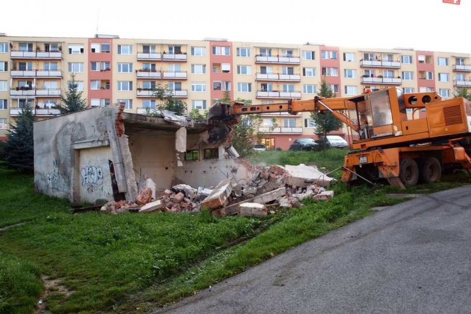 Ďalšia dotláčacia stanica zrovnaná so zemou