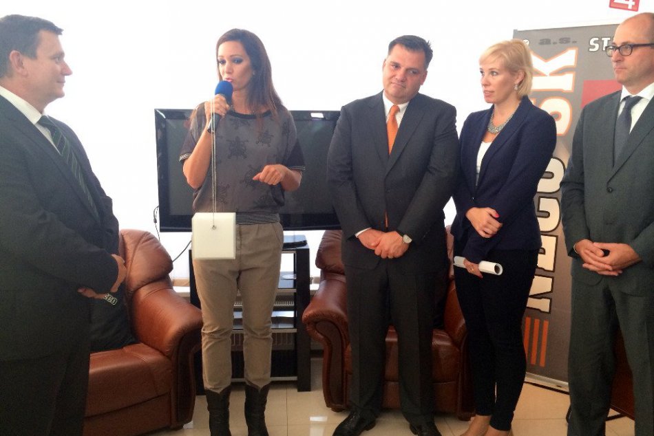 Svetlá, ktoré cítia a myslia