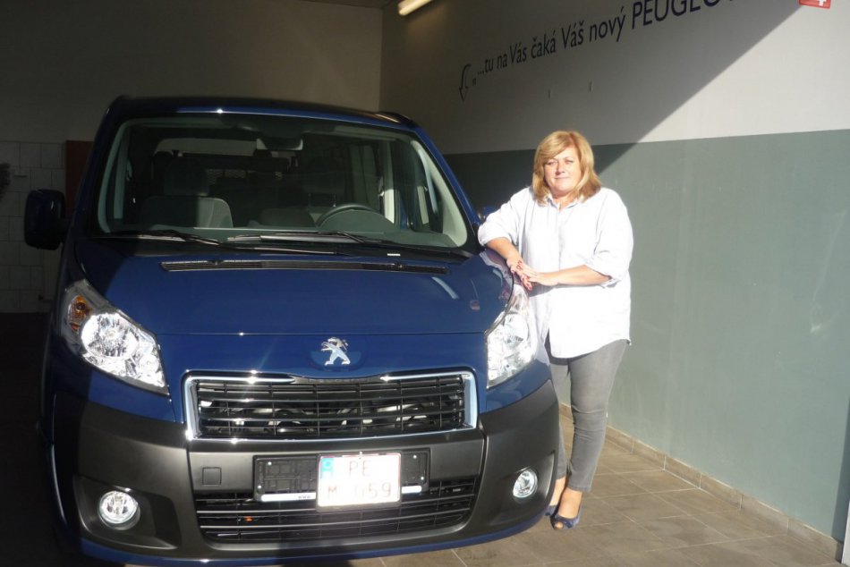 Seniori z Janovej Lehoty sa tešia zo špeciálneho auta