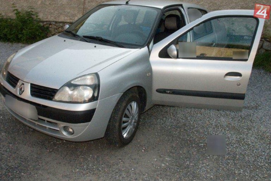 Občania si všimni podozrivého človeka pri aute