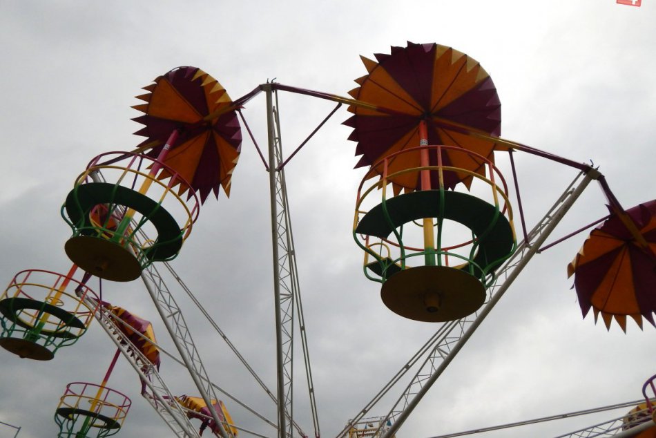 Jarmočné kolotoče už stoja na Hviezdoške: Na niektoré treba vážne kus odvahy!