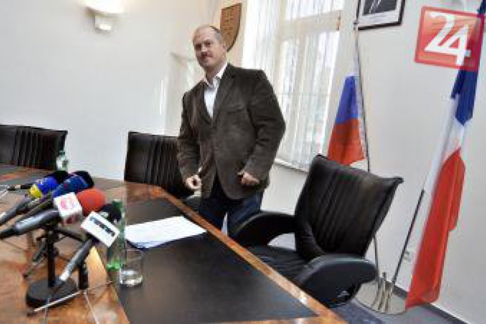 Kotleba adresoval krajským poslancom Smeru-SD tvrdé slová, médiám tiež