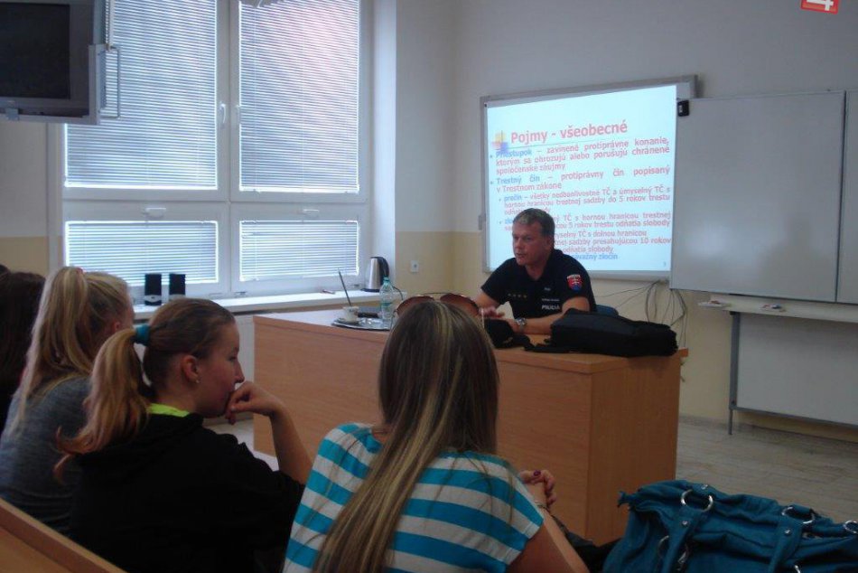 Policajná beseda na zdravotníckej škole