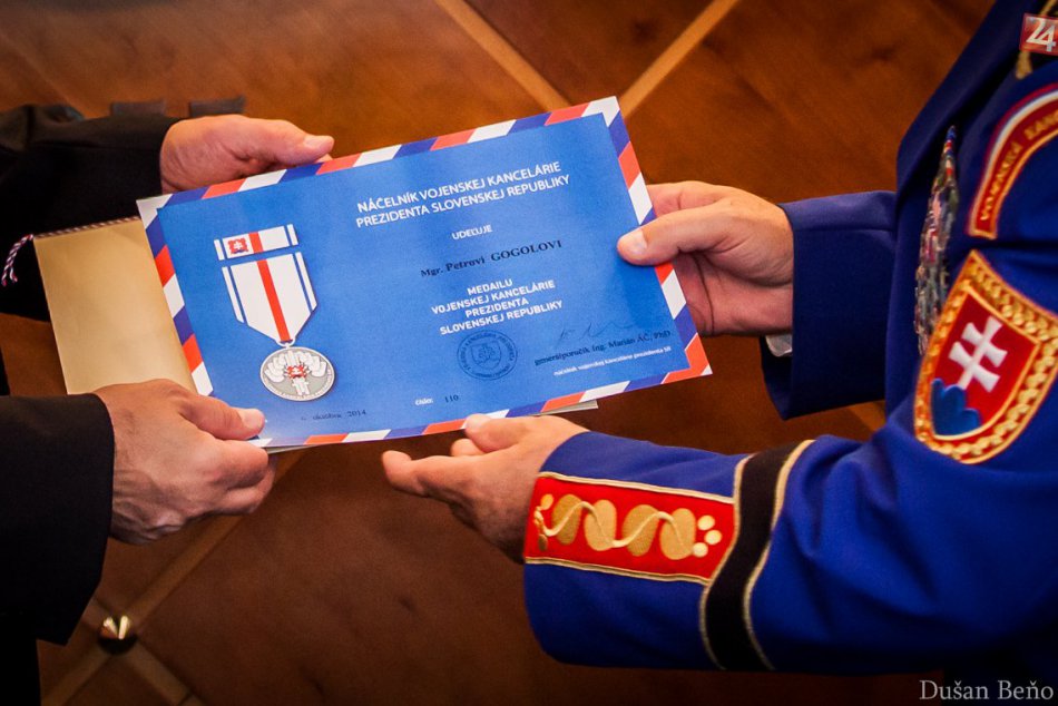Primátora Petra Gogolu ocenili vojenskou medailou