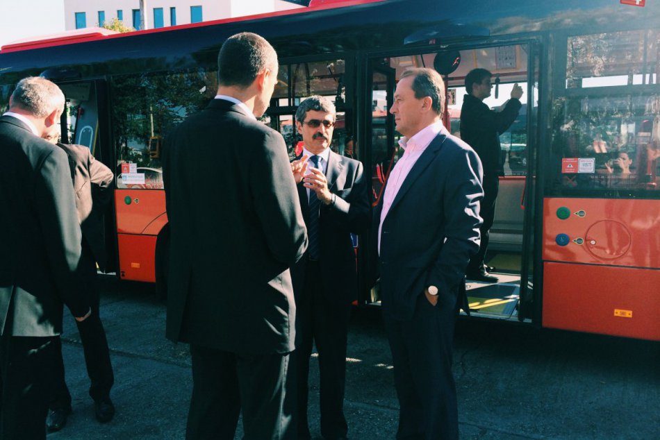 Pozrite sa medzi prvými. Takto vyzerá celkom nový midibus