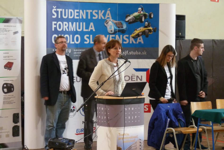 Bystrickým študentom sa predviedli nevšedné formule