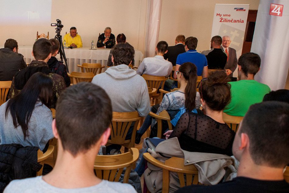 Na stretnutí s voličmi Jánovi Slotovi sekundoval dlhoročný kamarát Karol Polák