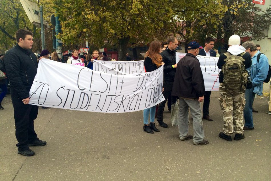 Na Hlavnej stanici sa podpisovala petícia za zrušenie bezplatného cestovania