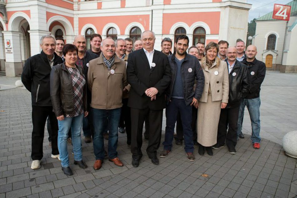 Kandidát na primátora Michal Slašťan s kandidátmi na poslancov