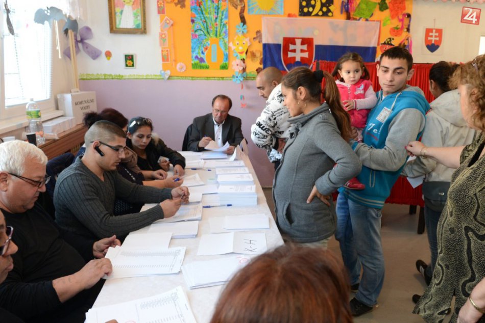 Rómovia z Luníka IX chodia starostu a poslancov voliť húfne
