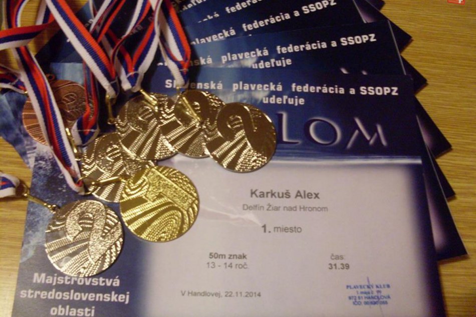 Žiarski delfíni priniesli z Handlovej zbierku kovov