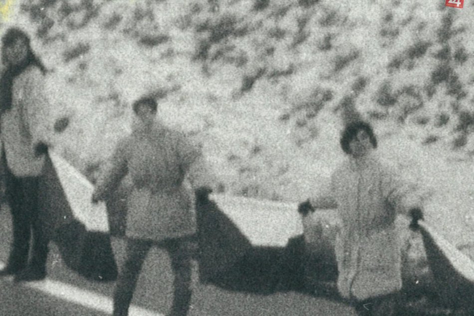 V OBRAZOCH: Živá reťaz spojila za Nežnej revolúcie Bystricu so Zvolenom