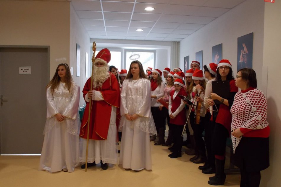 Mikuláš v nemocnici v Spišskej Novej Vsi