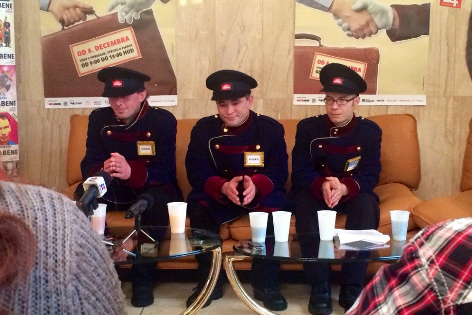 Nosiči batožín na Hlavnej stanici vám pomôžu s ťažkou batožinou