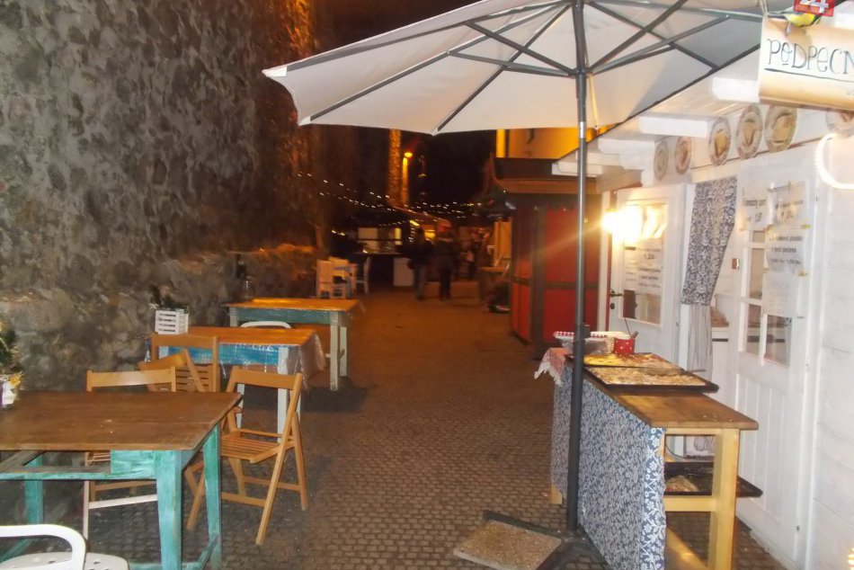 Vianočné trhy na mestských hradbách