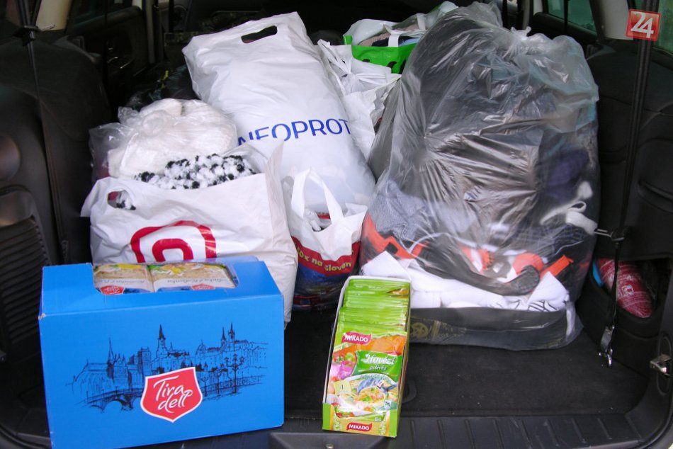 Colníci a daniari pomáhali