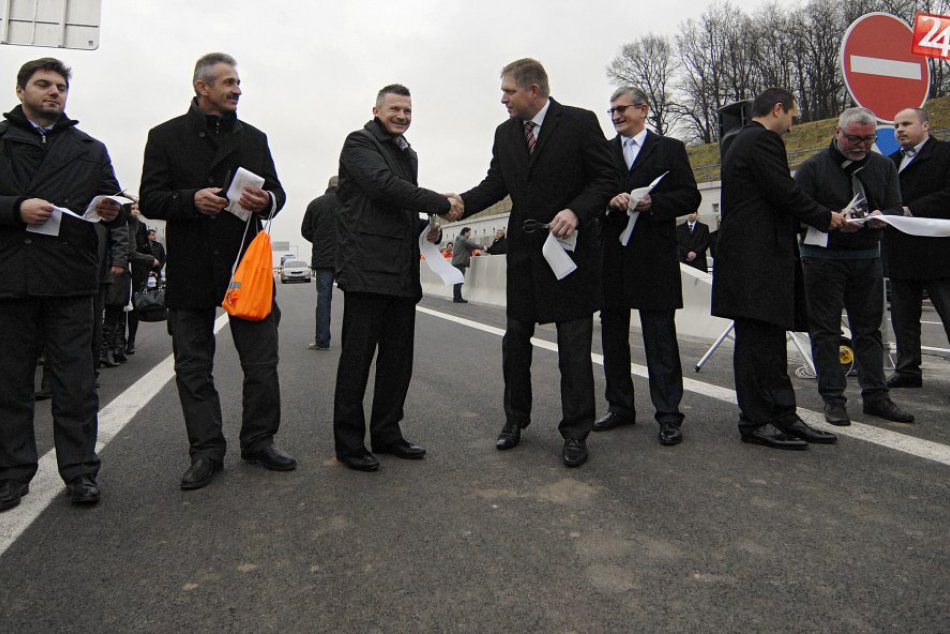 Obchvat Žiaru je od dneška funkčný: Pásku prišiel strihať aj Fico