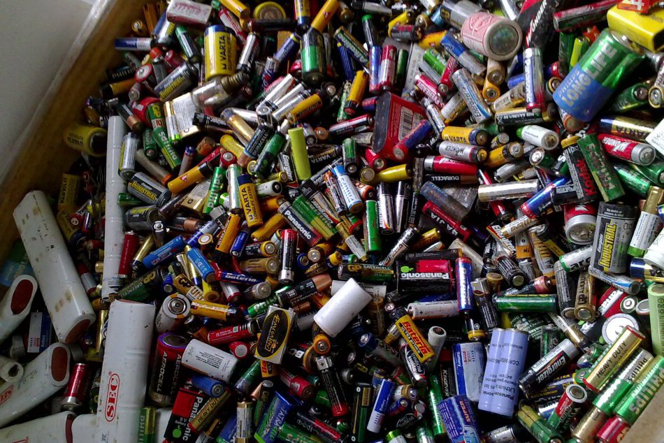 ŽOS–EKO Vrútky naďalej úspešne zhodnocuje autá, akumulátory a oleje