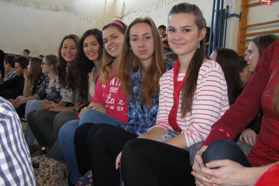 Vianočné besiedky v najväčšej popradskej škole: Tanec, scénky, spev