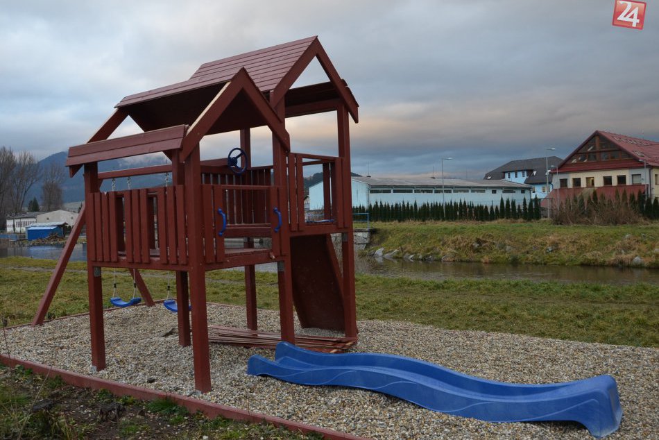 Poškodené detské ihrisko