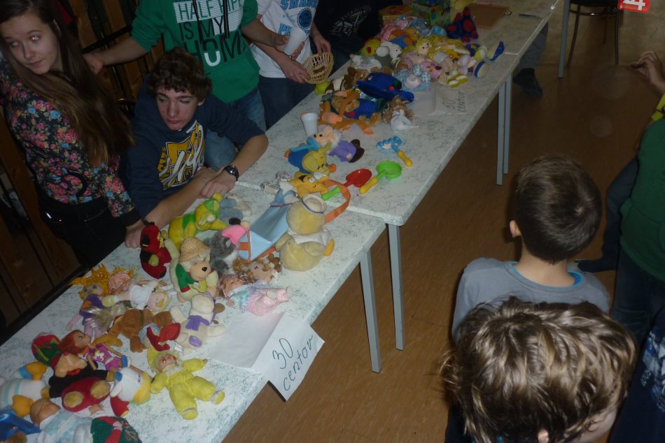 Malí školáci z Revúcej zažili vianočnú atmosféru naplno