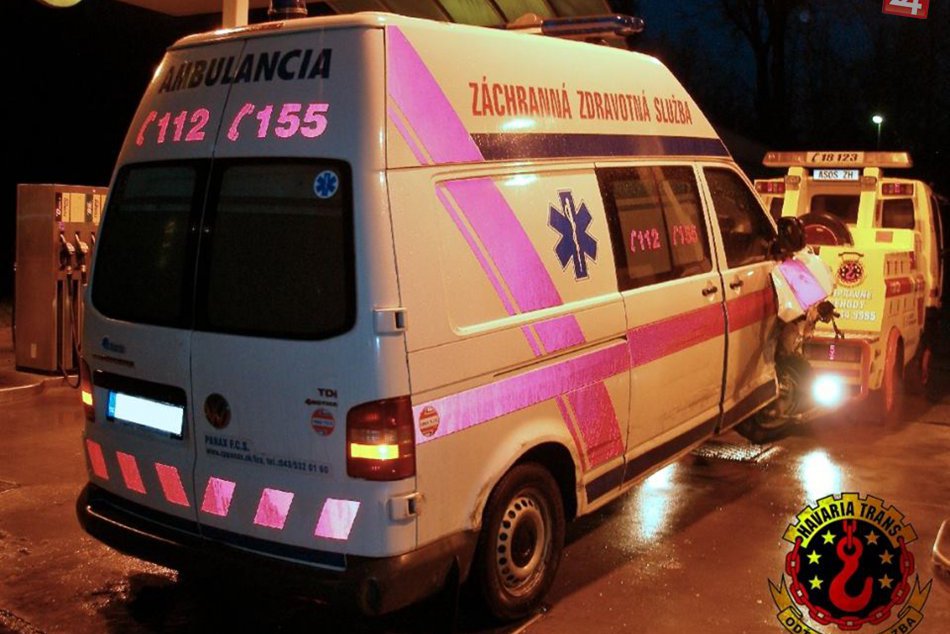 Opitý vodič sanitky nezvládol riadenie: Takto to dopadlo