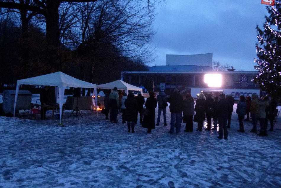 Humenné si uctilo obete teroristických útokov v Paríži