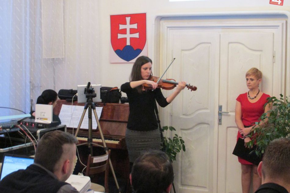 Koncert pre poslancov od Ostrihoňovej