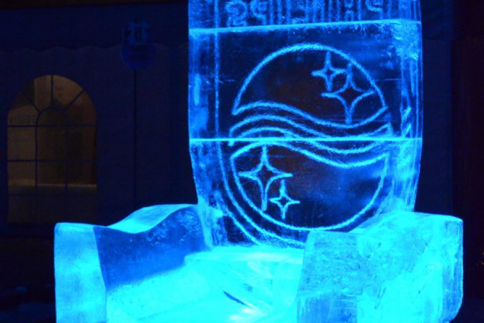 Úchvatné diela na Hrebienku: Okuzľujúce ľadové sochy rozžiaril Philips LED