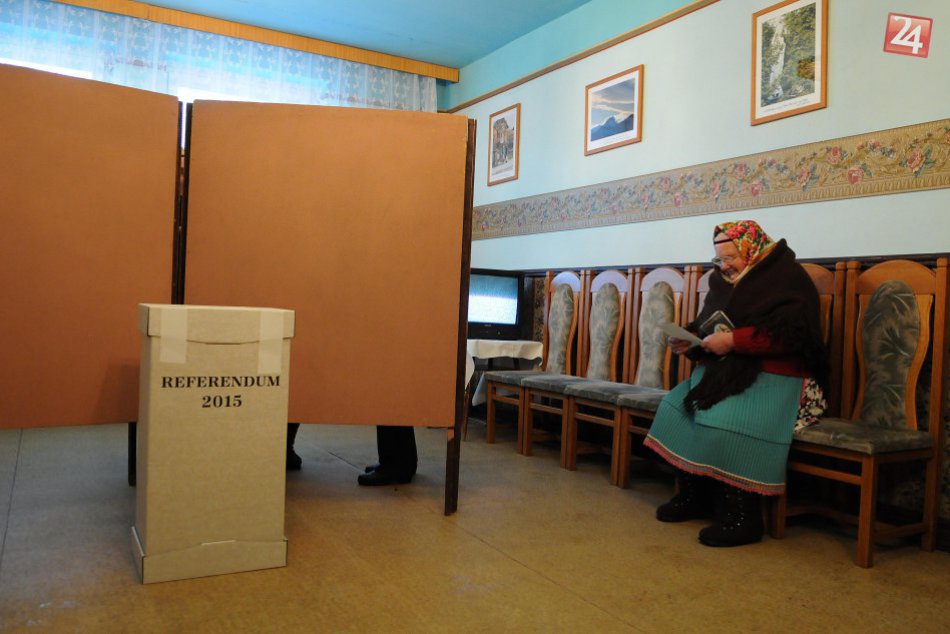 V Lendaku sa hlasuje od rána. Pred plentou sa stálo v rade