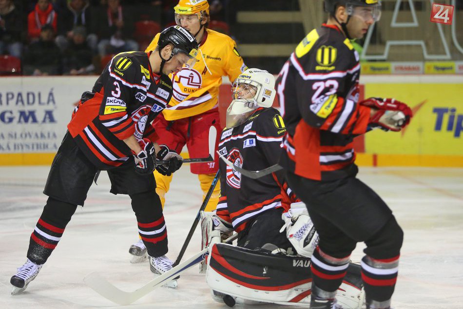 Bystrickí hokejisti opäť nedovolili Trenčínu skórovať