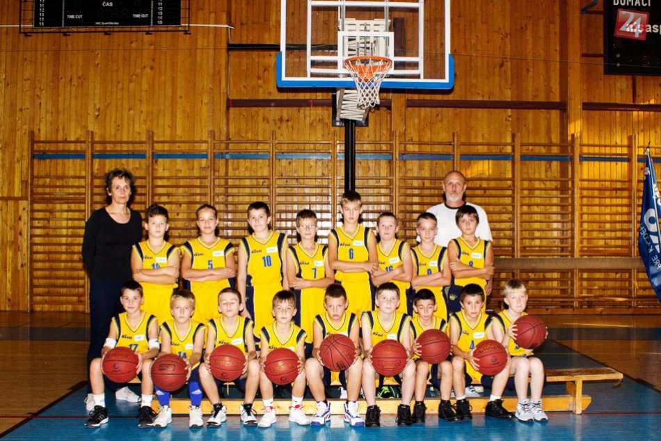 Tri žiarske tímy si podávali víťaznú štafetu