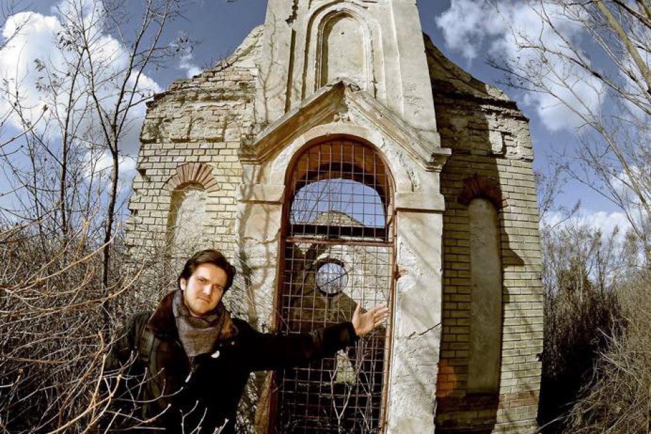 Veľké upratovanie na cintoríne: Miesto posledného odpočinku je zanedbané