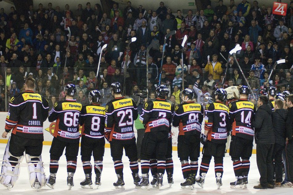 Domáca výhra zaručila baranom postup do semifinále