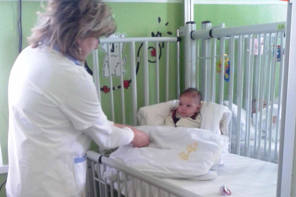 Nové polohovateľné detské postieľky v nemocici