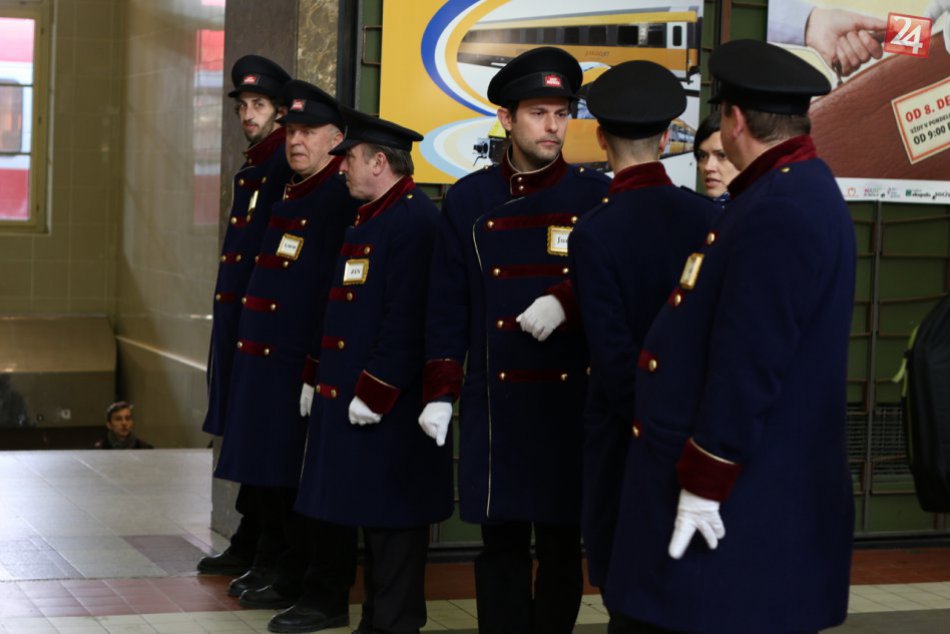 Nosiči batožín na Hlavnej stanici