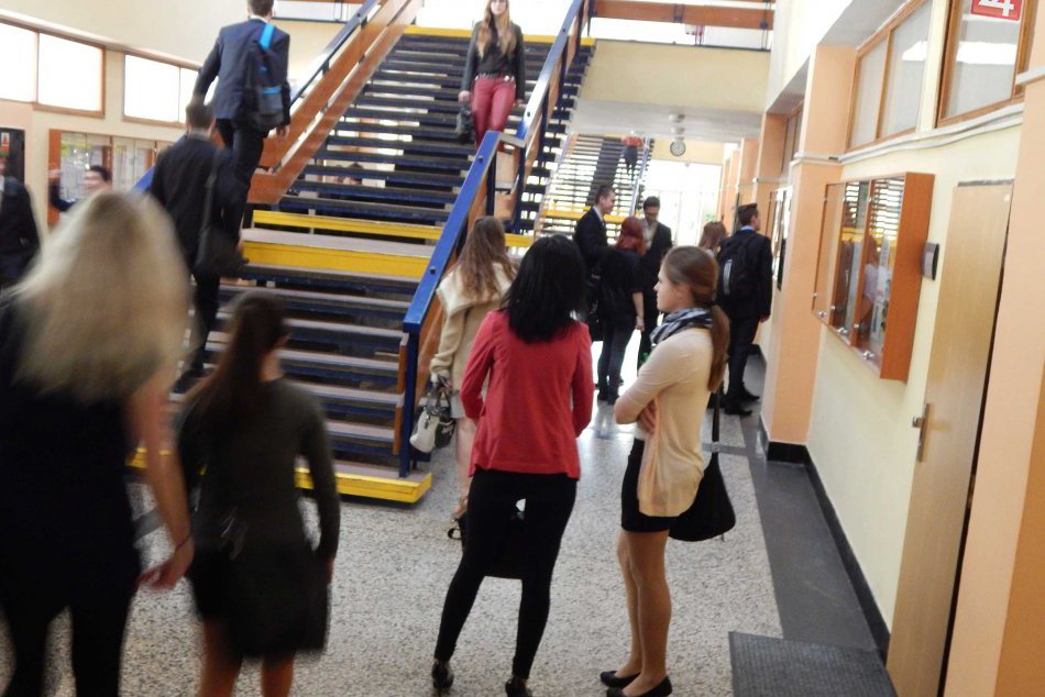 Písomné maturity sú v plnom prúde aj na žilinskom gymnáziu Hlinská