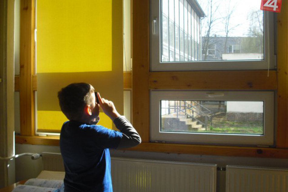 Školáci si zatmenie užívali