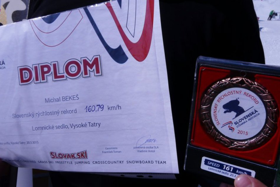 Lyžiar sa dolu svahom rútil rýchlosťou 160 kilometrov za hodinu