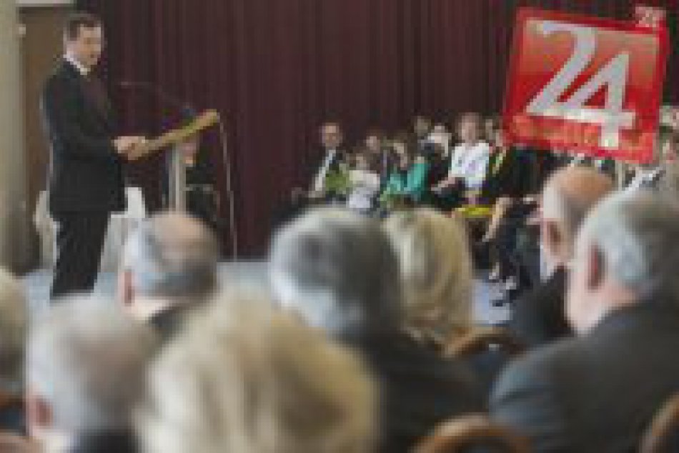 Ocenení pedagógovia si prevzali medaily aj ďakovné listy