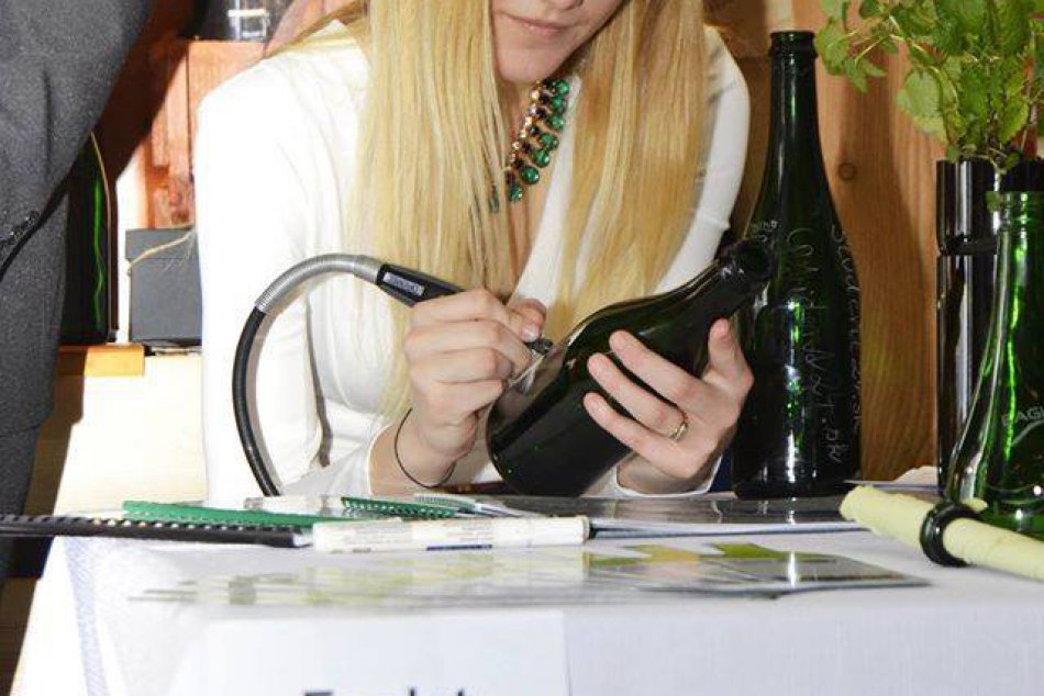 Ohromujúci úspech gymnazistov na veľtrhu študentských spoločností