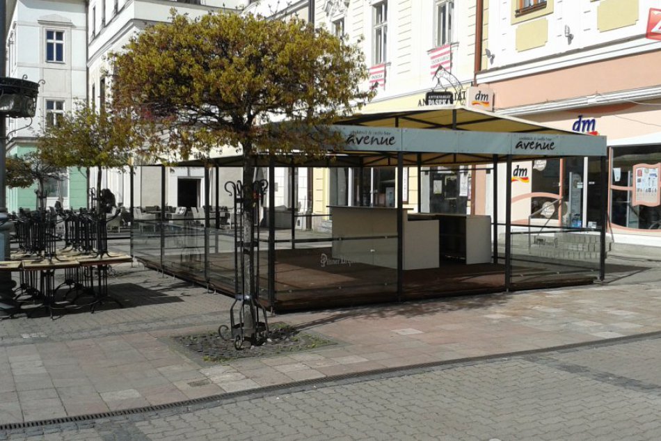 V meste opäť vyrastajú letné terasy: Bystričania sa na ne tešia