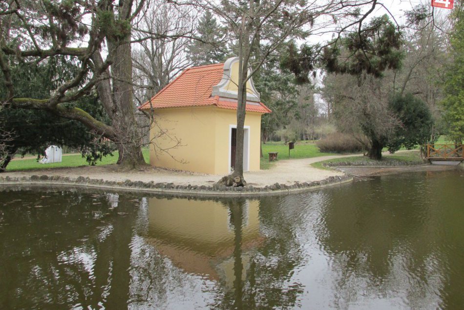 Miesto na prechádzku ako stvorené: Topoľčiansky park srší pokojom