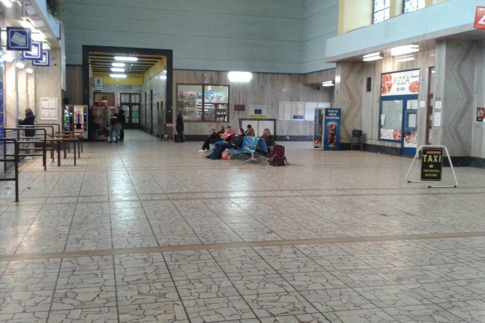 Na bystrickej vlakovej stanici ubudlo miest na sedenie