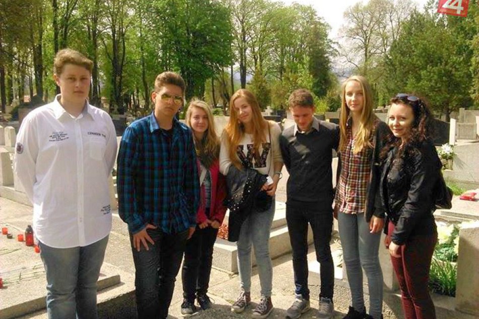 Mládežnícky parlament vzdal hold vojakom padlým v II.svetovej vojne