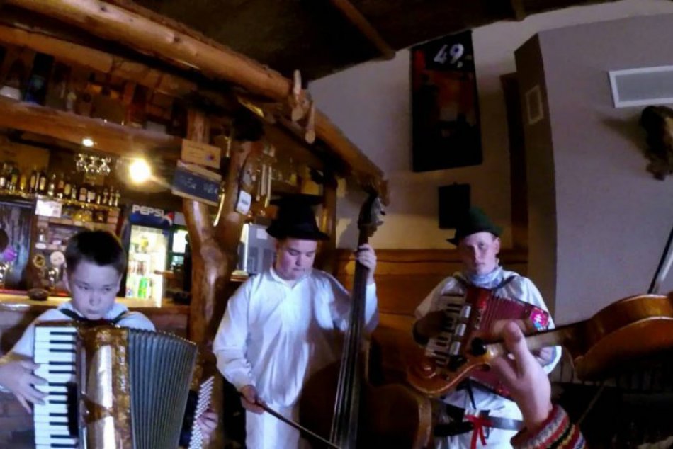 Gymnazisti z Dobšinej sa zapojili do súťaže THE SCHOOL DANCE