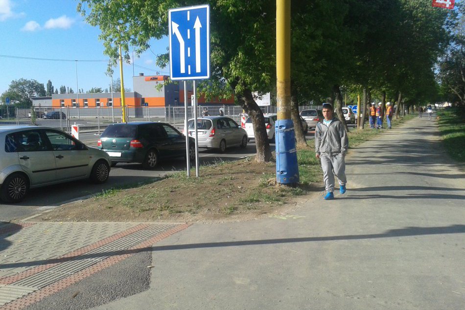 FOTO: Kolóny na Bardejovskej počas rannej špičky!