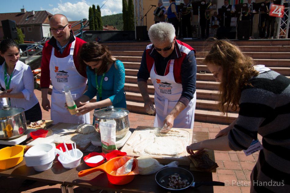 Traja primátori varili šúľance s bryndzou a slaninkou