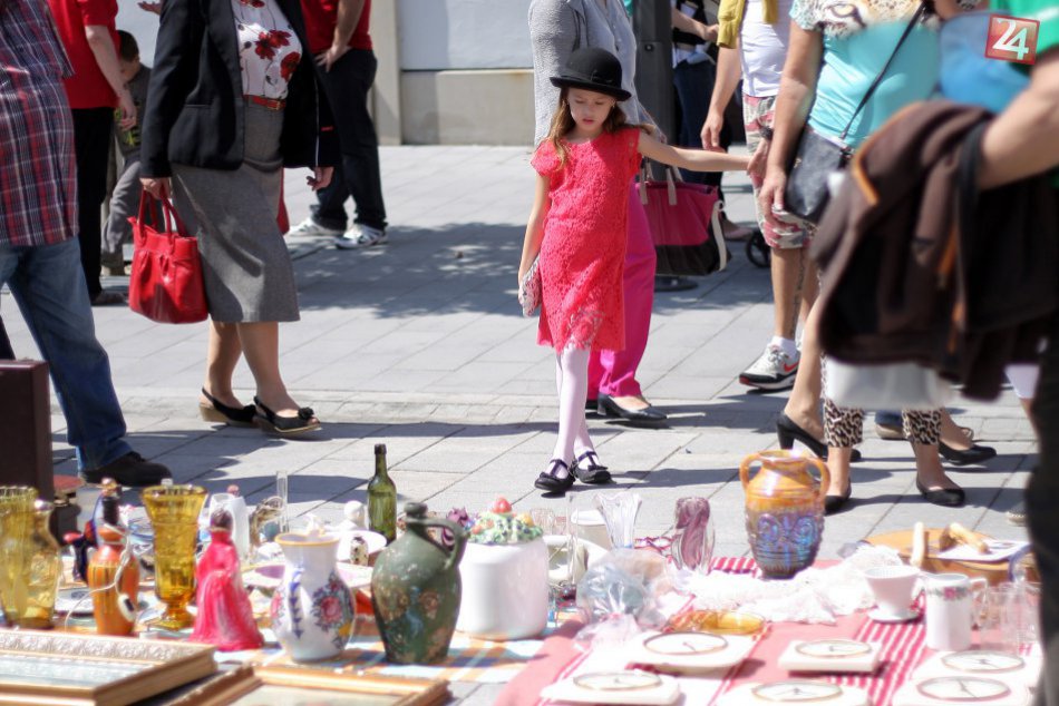 Trnavský Blšák a Burza kníh