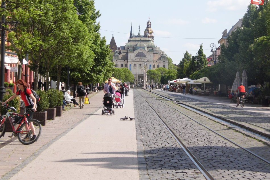 FOTO: V Košiciach konečne pribudli letné terasy